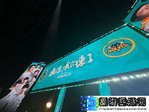 狼队发布与冠军奖杯合照