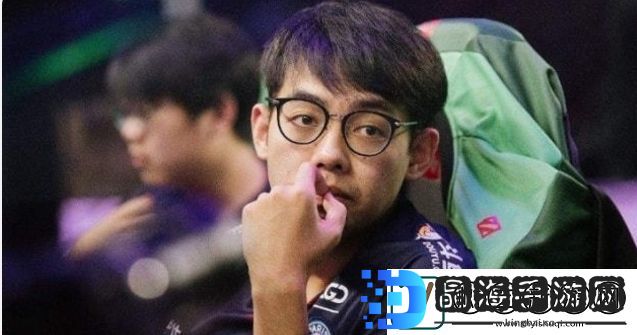 Maybe在直播时谈到国服没人玩的问题表示自己很无奈