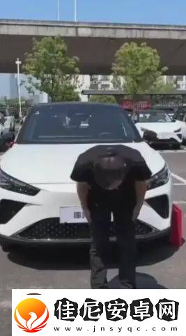 车坏了却没配件修车主